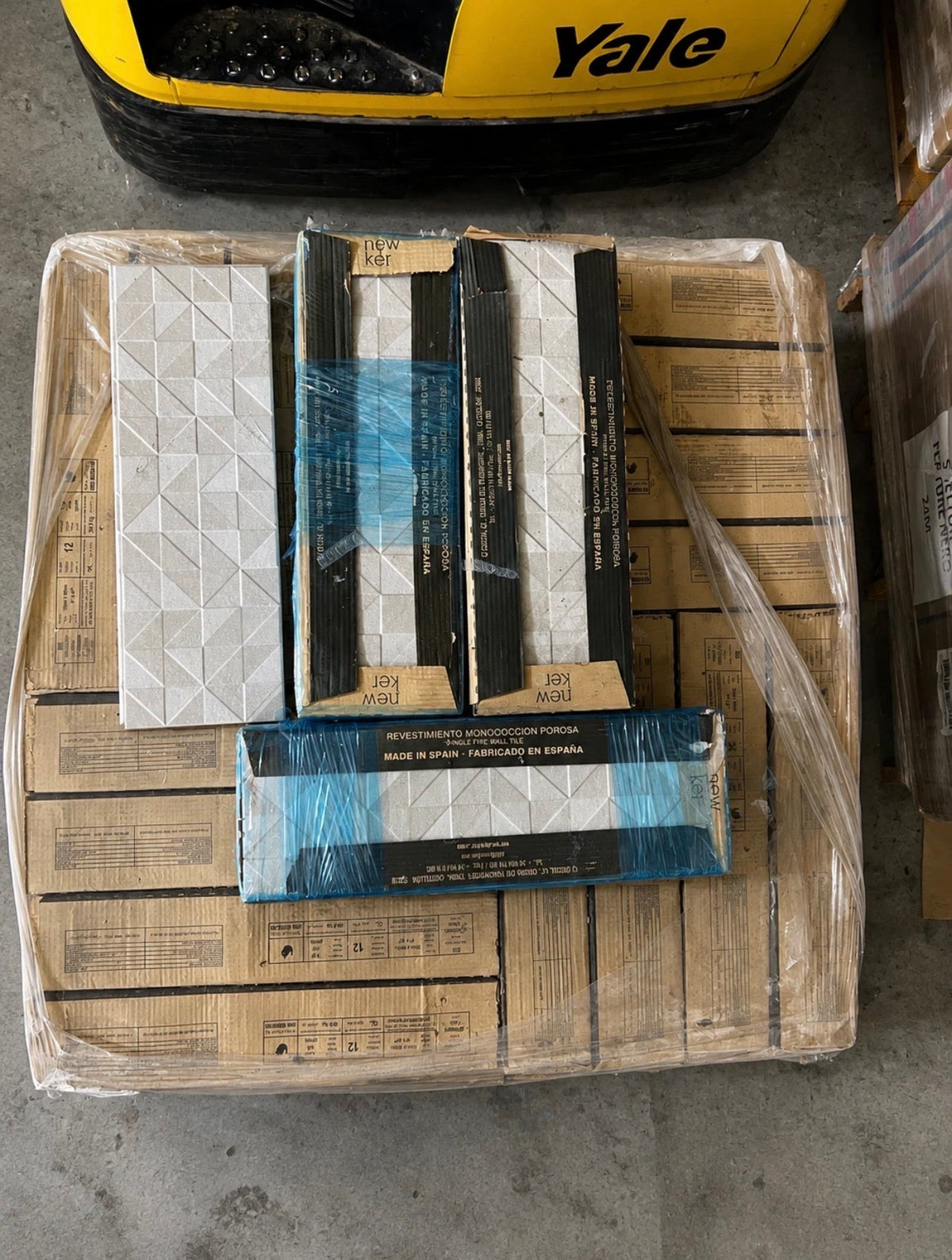 Job Lot 50.4m² Newker Quartz Sand Grey Ceramic Wall Tiles 600x200mm - TRADE OUTLET SCOTLAND LTD