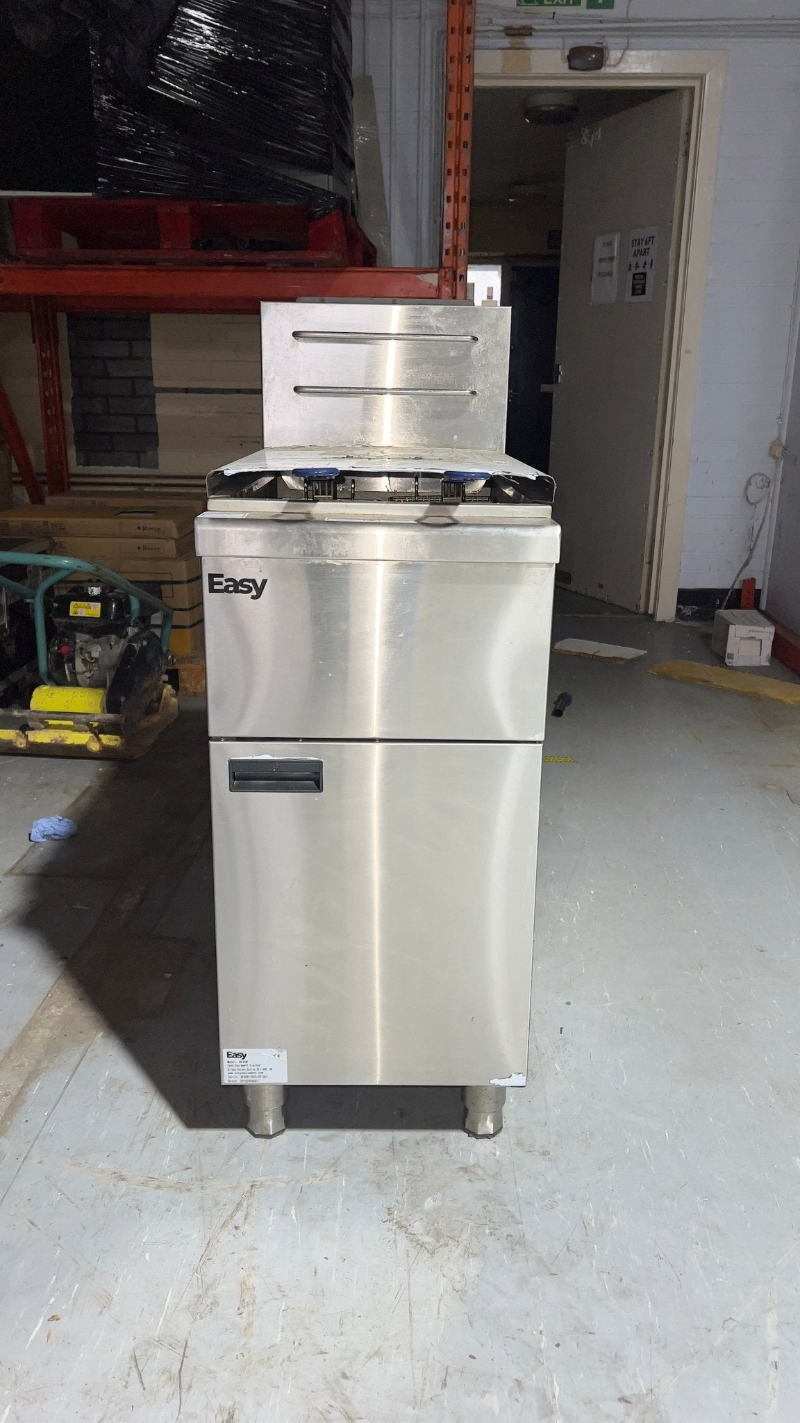 Easy Equipment BF40N Commercial Gas Fryer Twin Basket Working - TRADE OUTLET SCOTLAND LTD