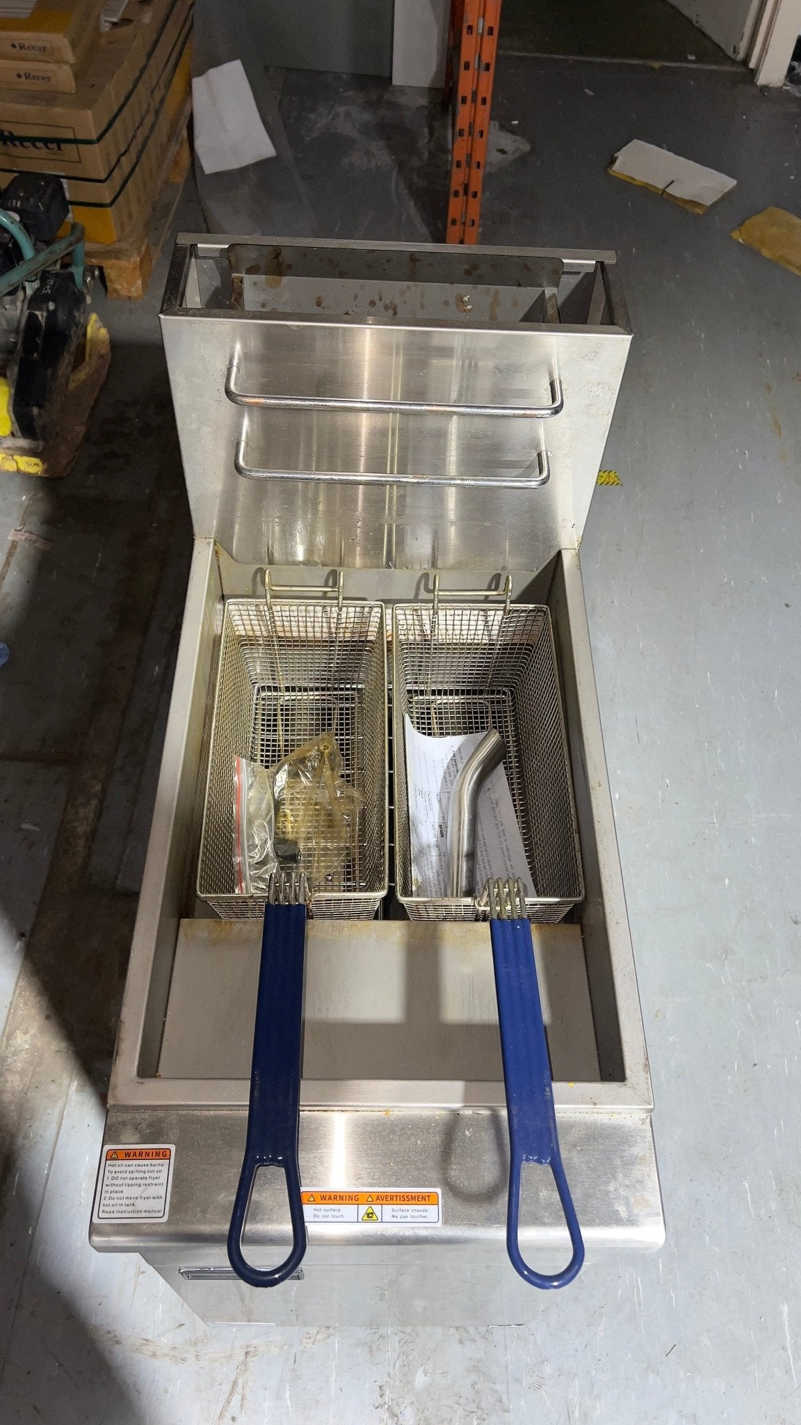 Easy Equipment BF40N Commercial Gas Fryer Twin Basket Working - TRADE OUTLET SCOTLAND LTD