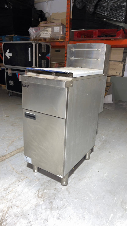 Easy Equipment BF40N Commercial Gas Fryer Twin Basket Working - TRADE OUTLET SCOTLAND LTD