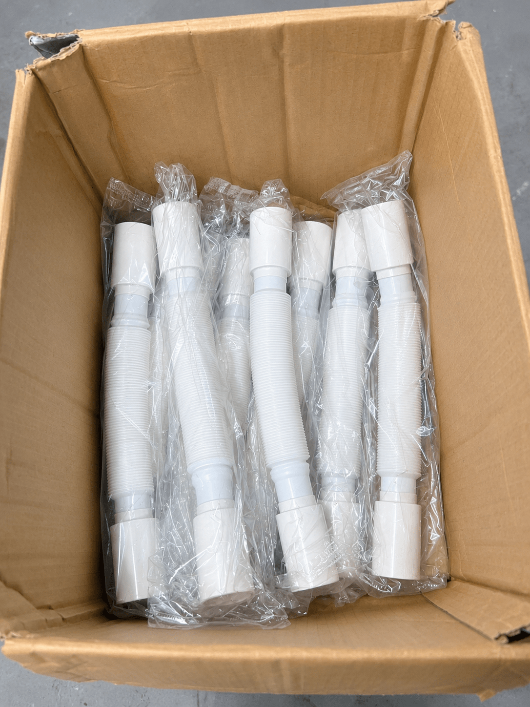 Job Lot Polypipe Plumbing Fittings – Bottle Traps, Flexible Waste Connectors & Tank Connectors – 30 Pieces – New - TRADE OUTLET SCOTLAND LTD