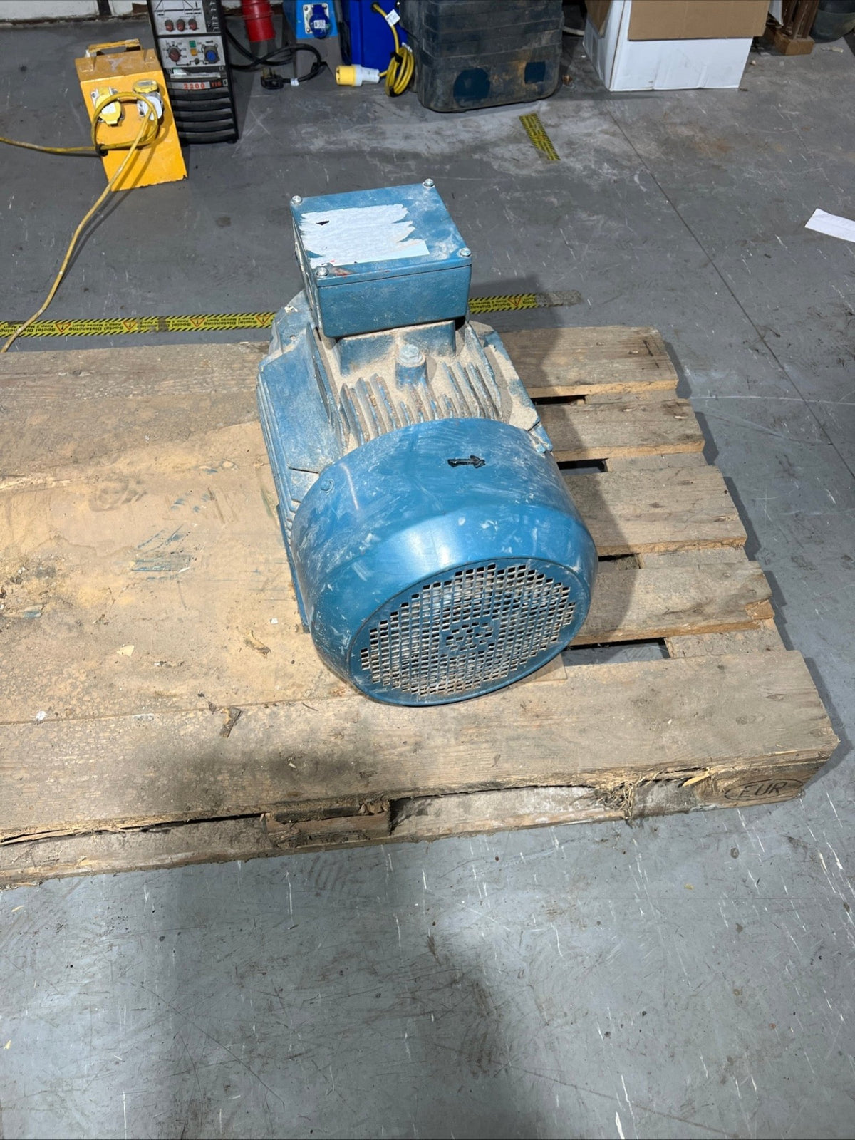 Power Plus 11kW 3 Phase Induction Motor Y2 160M-4 415V 1430RPM 15HP Industrial - TRADE OUTLET SCOTLAND LTD